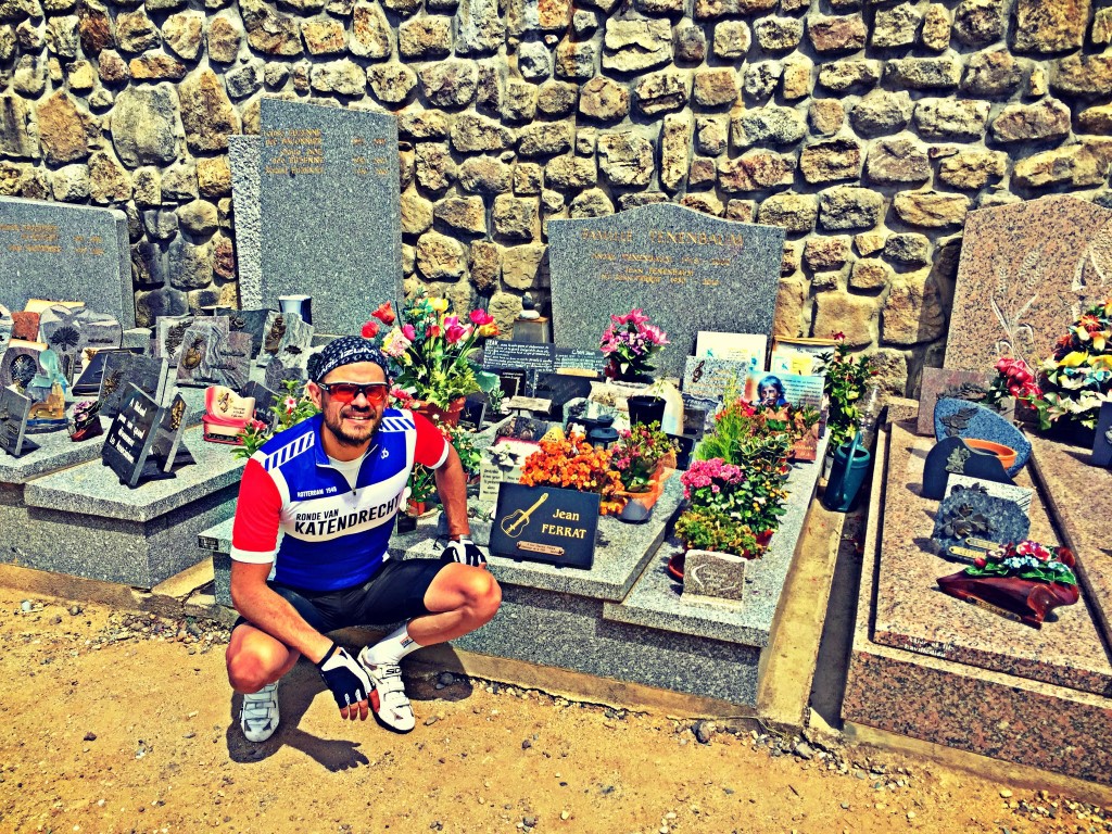 Op Zoek Naar Het Graf Van Jean Ferrat Spookrijdennu